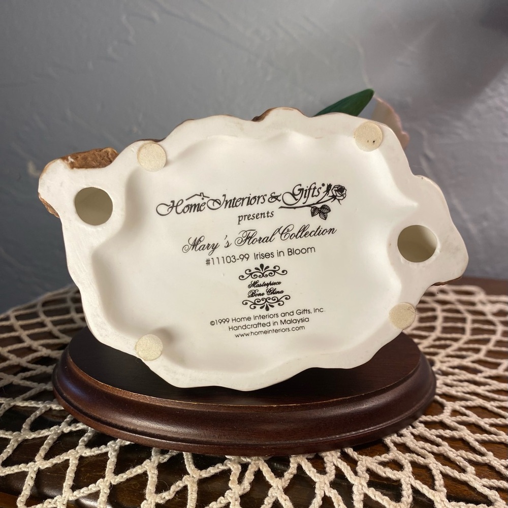 Home Interiors Irises in Bloom Masterpiece Figurine ‘Mary’s Floral Collection’ - Picture 8 of 11